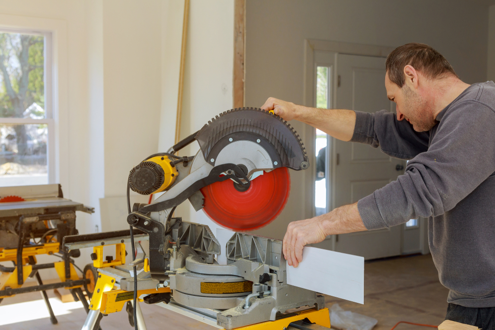 how to use miter saw